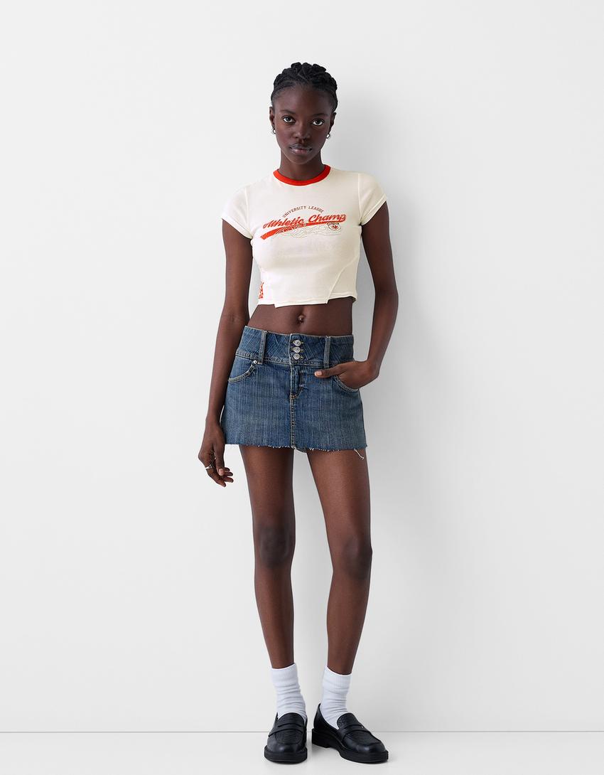 تيشرت مضلع متباين بأكمام قصيرة وأحجار الراين-أبيض مطفي-3