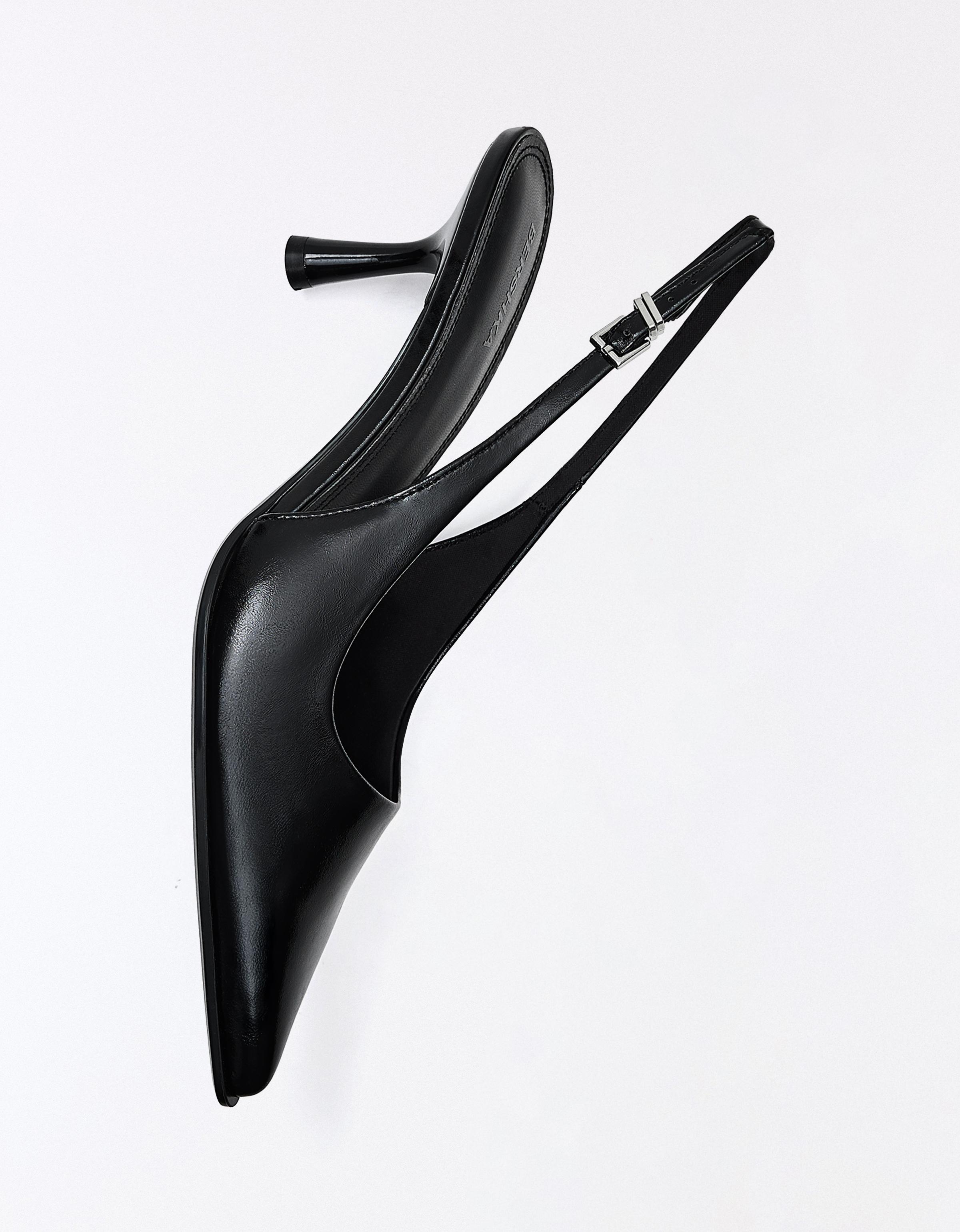 HEELED SHOES WITH BUCKLE DETAIL — BLACK