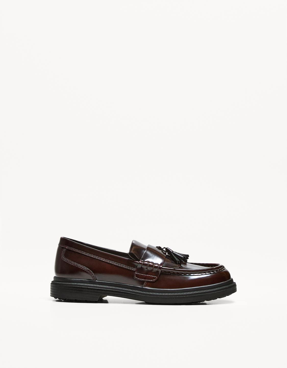 Mocassim de franjas com borla