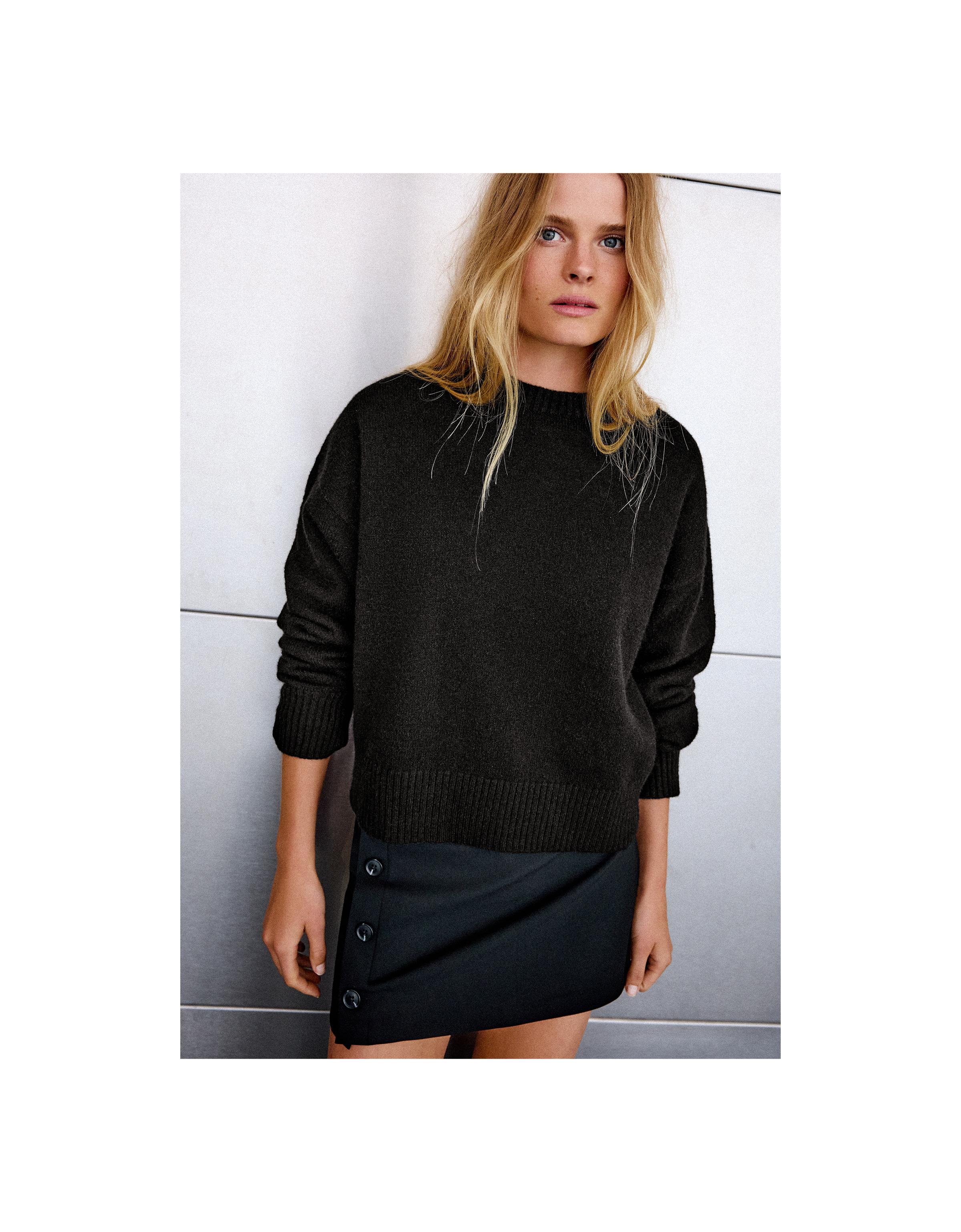 Round neck jumper — Black