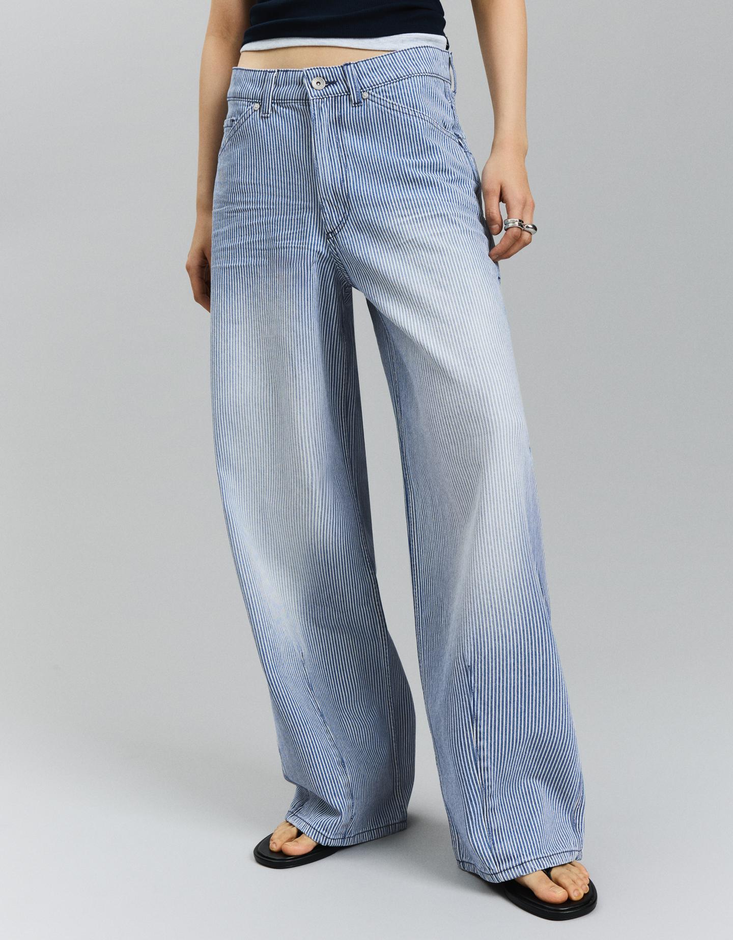 Bershka jeansy super wide leg z niskim stanem w paski niebieski