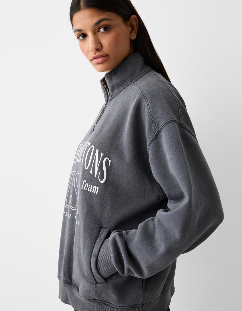 سويت شيرت بطبعة وسحاب-رمادي-2