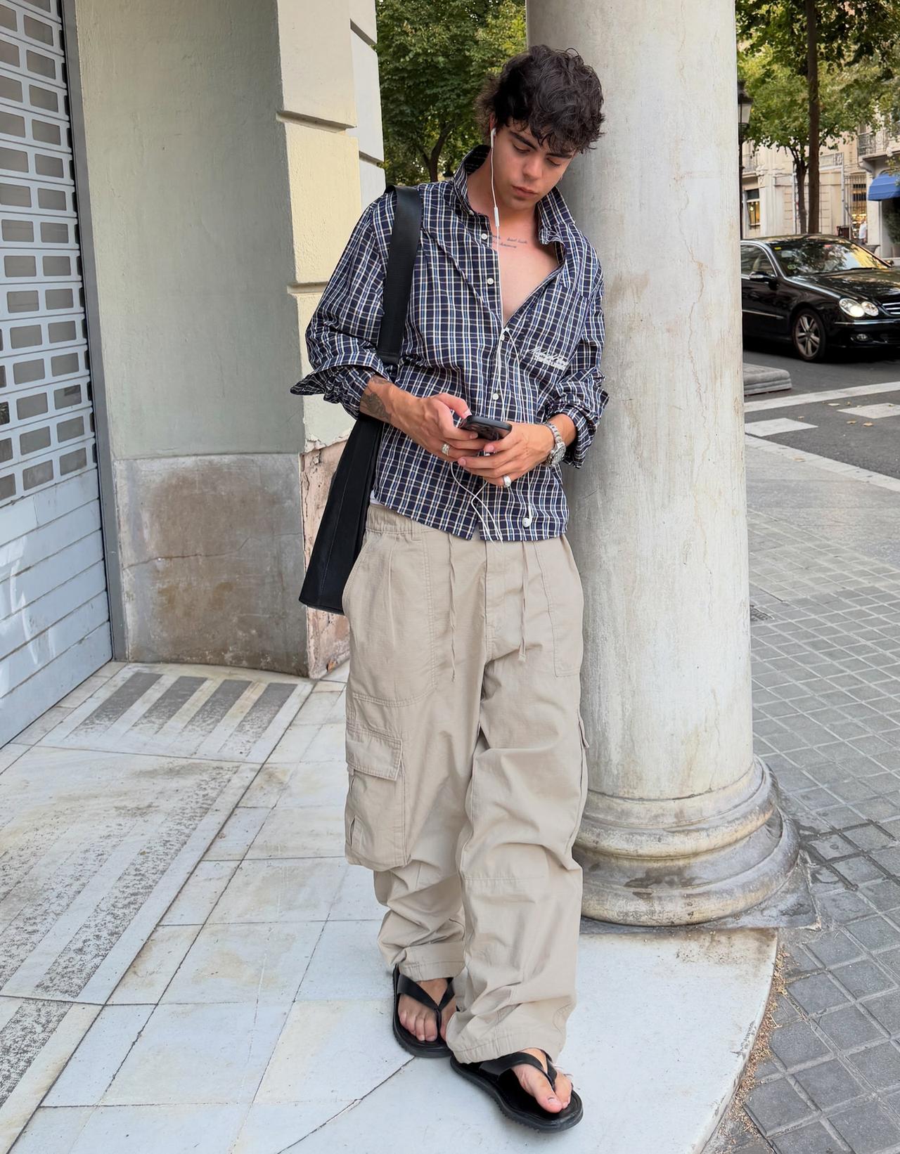 Baggy cargo trousers — Sand