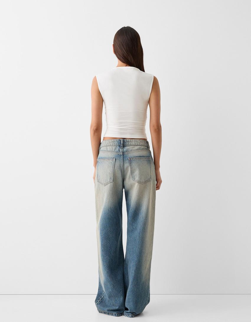 تيشرت بدون أكمام بتفاصيل بزمة-أبيض مطفي-1