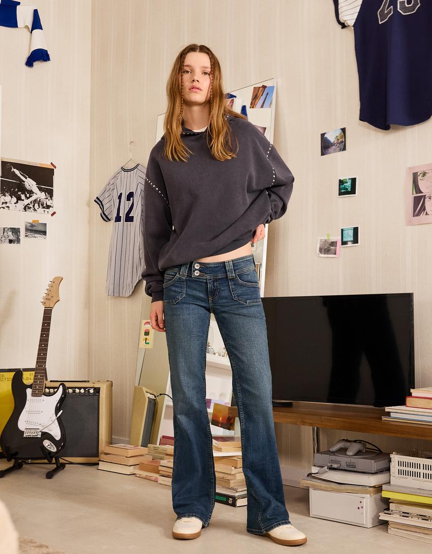 Flared jeans met geborduurde zakken-Blauw