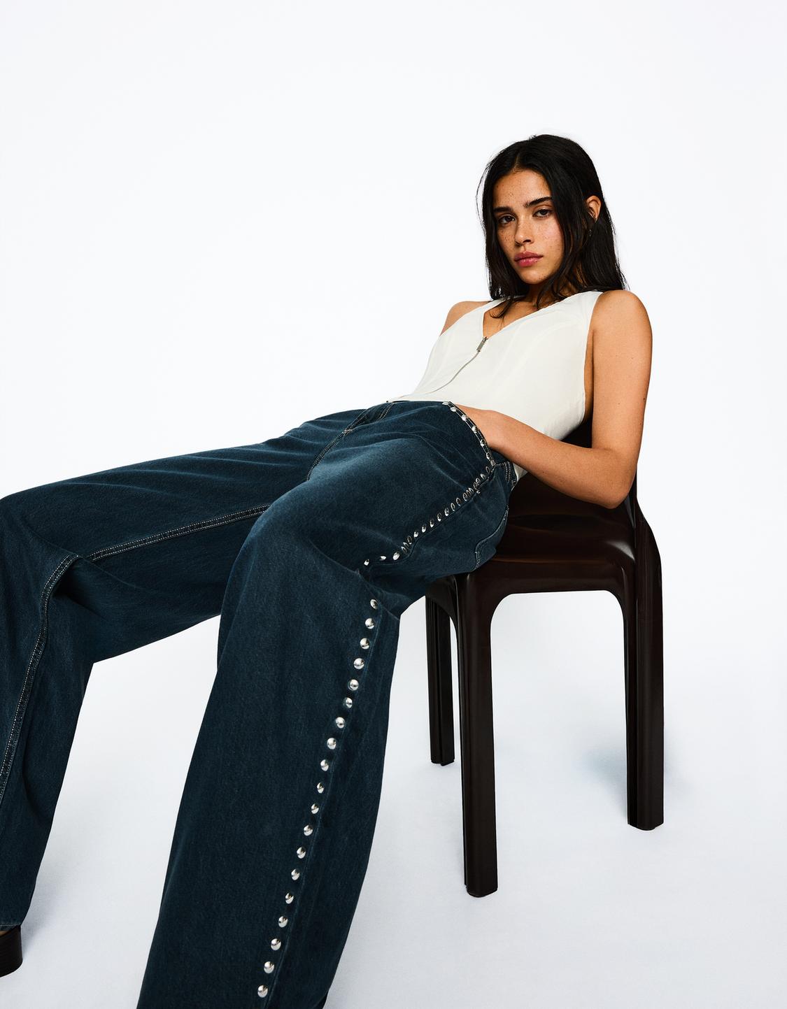 Studded barrel jeans