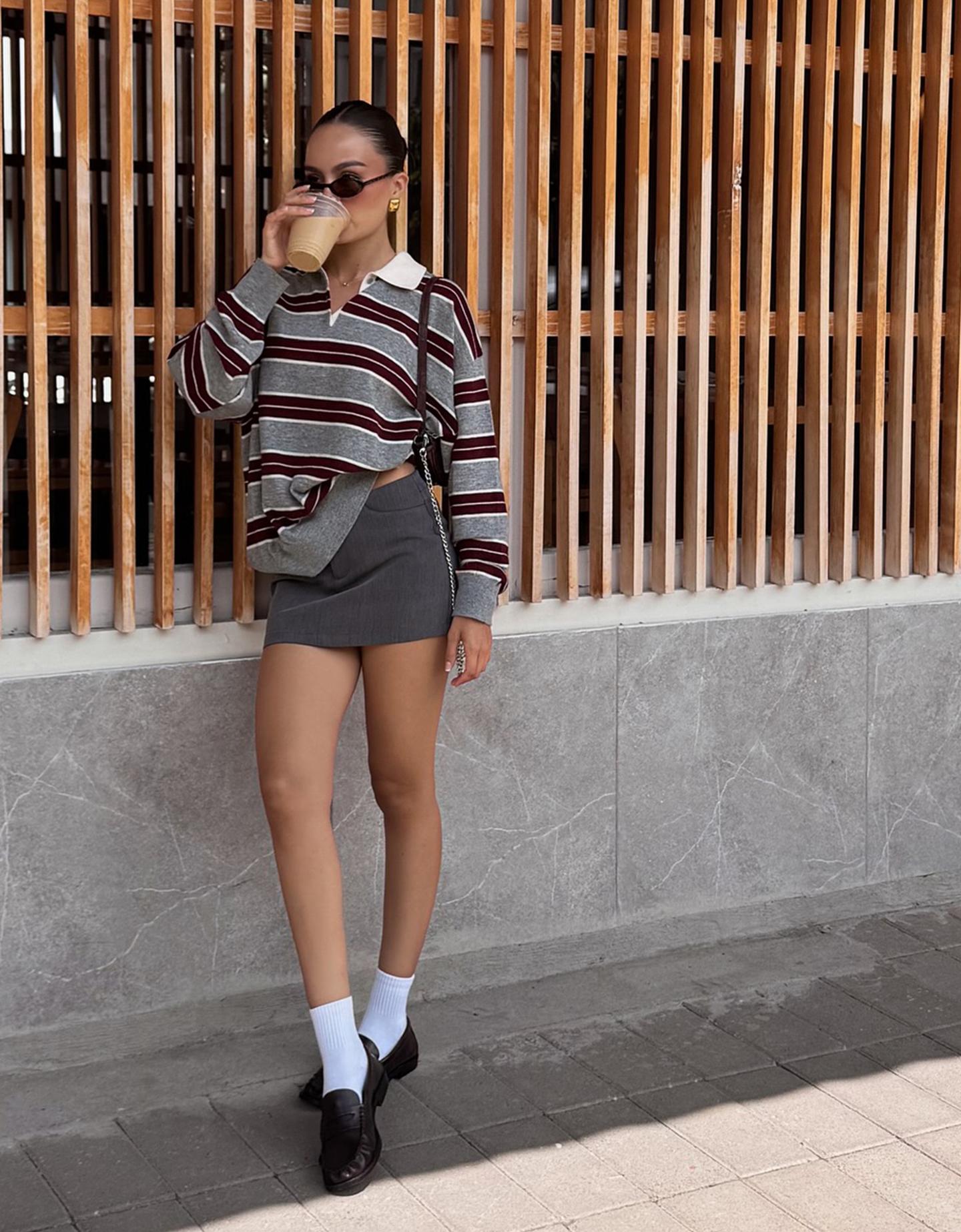 Bershka sweter z kołnierzykiem polo bordowy