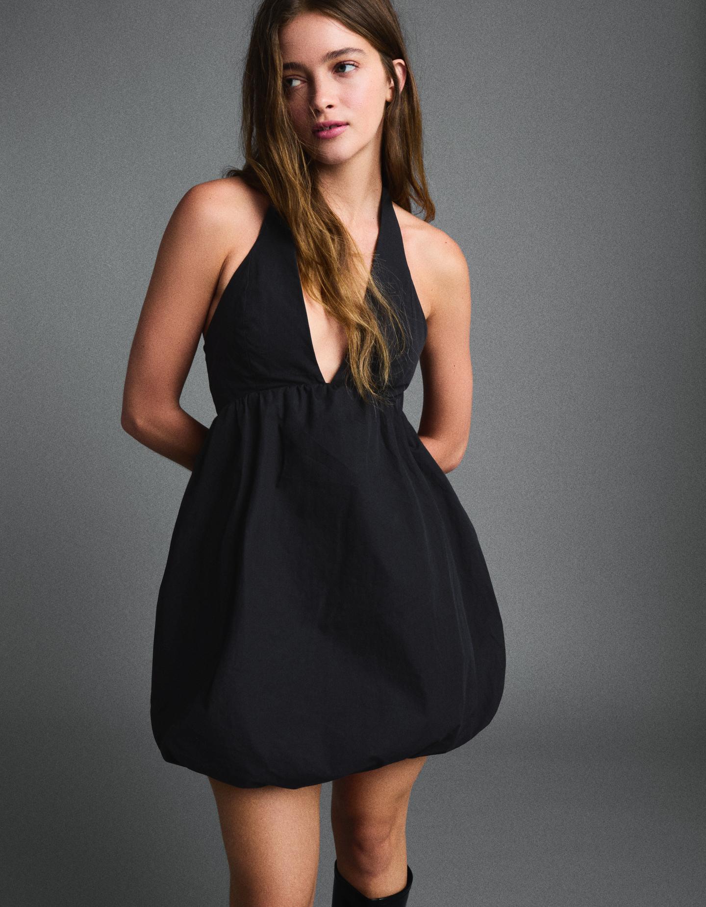 Bershka sukienka mini z popeliny o balonowym kroju czarny