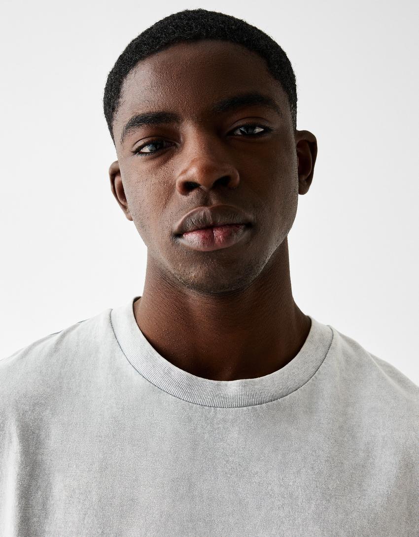 T-shirt manga curta boxy fit cropped efeito lavado-Cinza-2