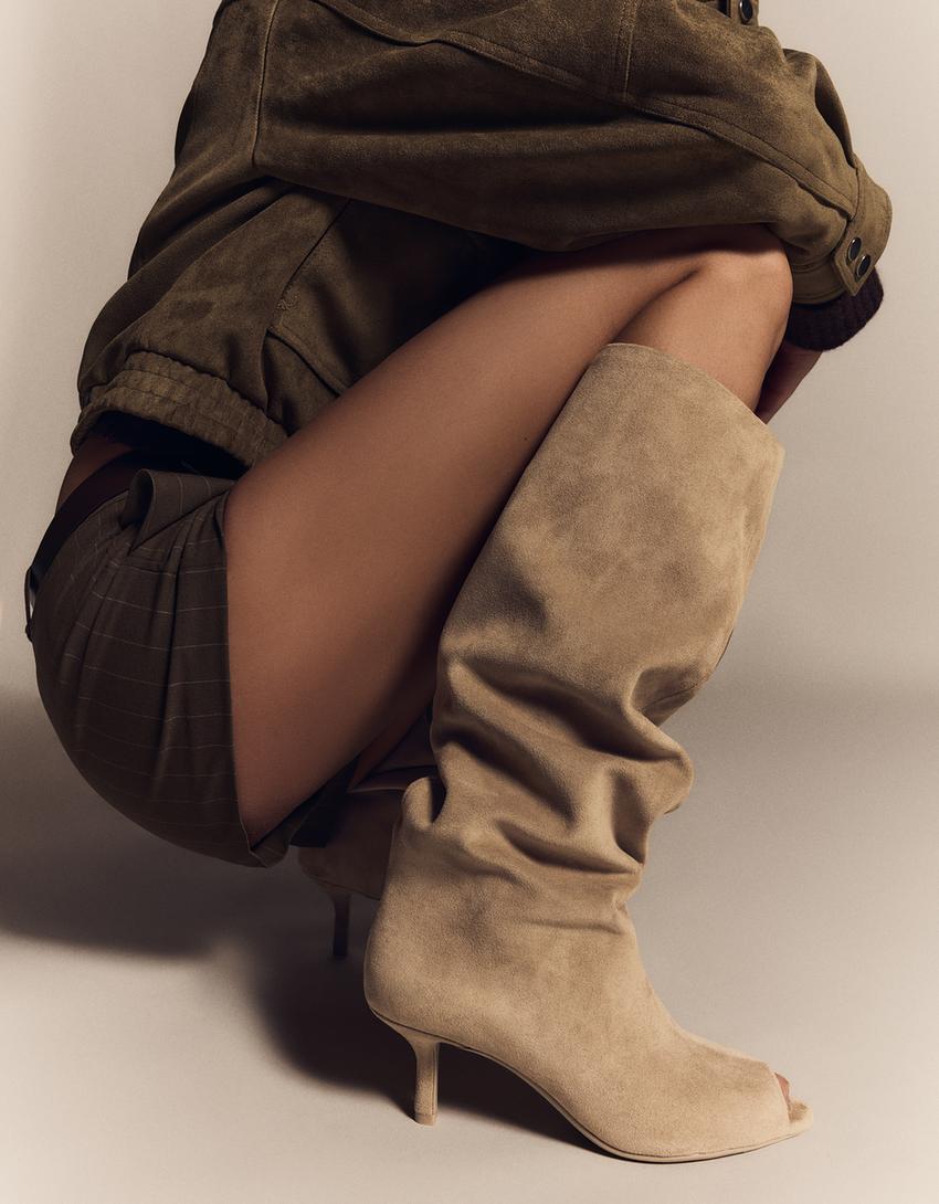 Stivali con kitten heel e apertura-Beige