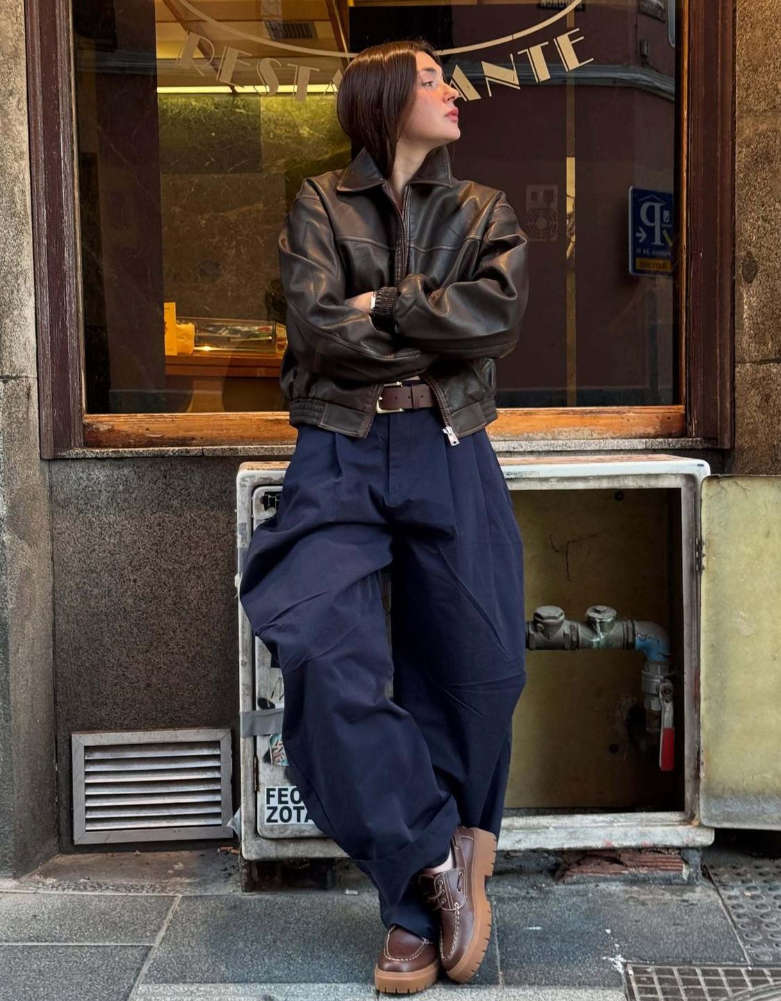 Balloon fit trousers with darts
