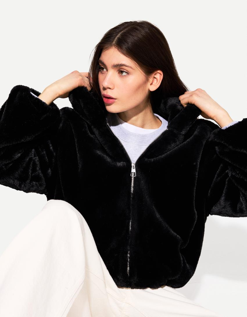 Cazadora capucha efecto pelo-Negro