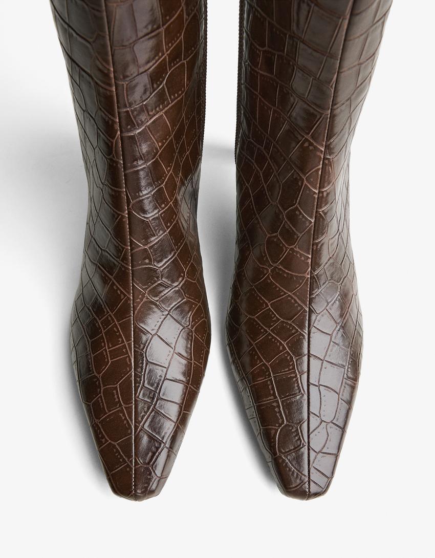 High-heel ankle boots with pointed toe-Κоричневый