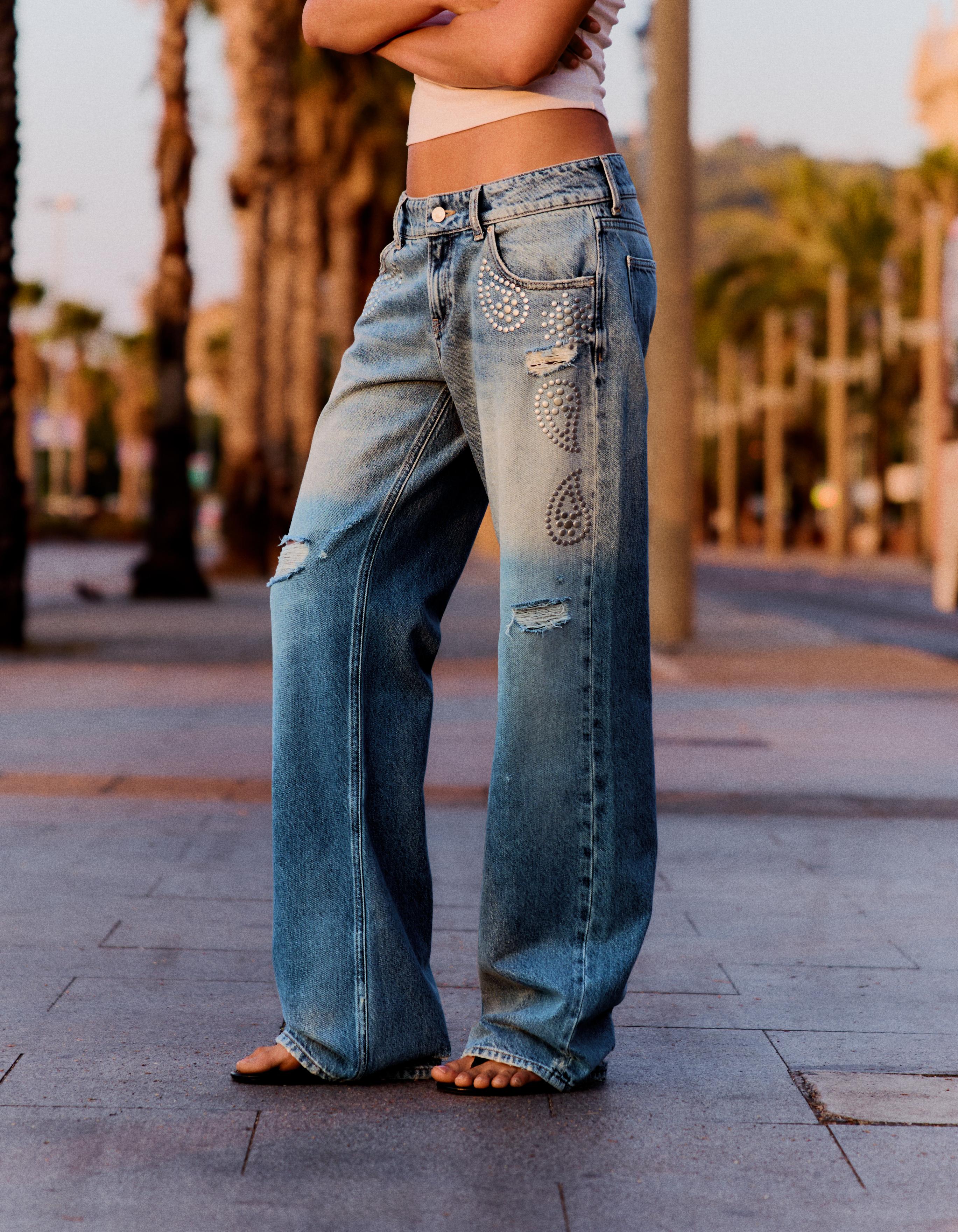 Mid-waist straight-leg studded jeans — Light blue