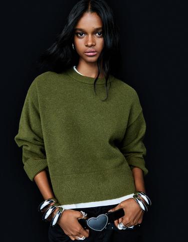 Oversize sweater with ribbed hem