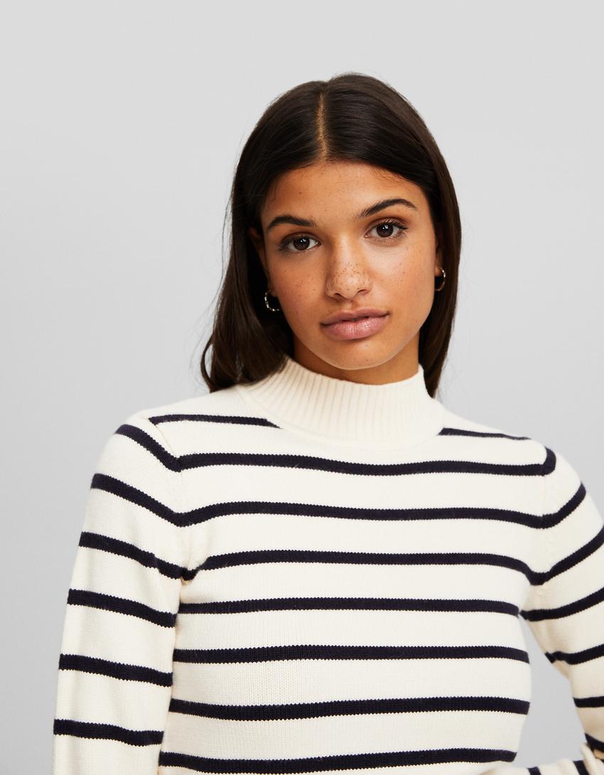 سويتر مخطط برقبة عالية-كريمي-2