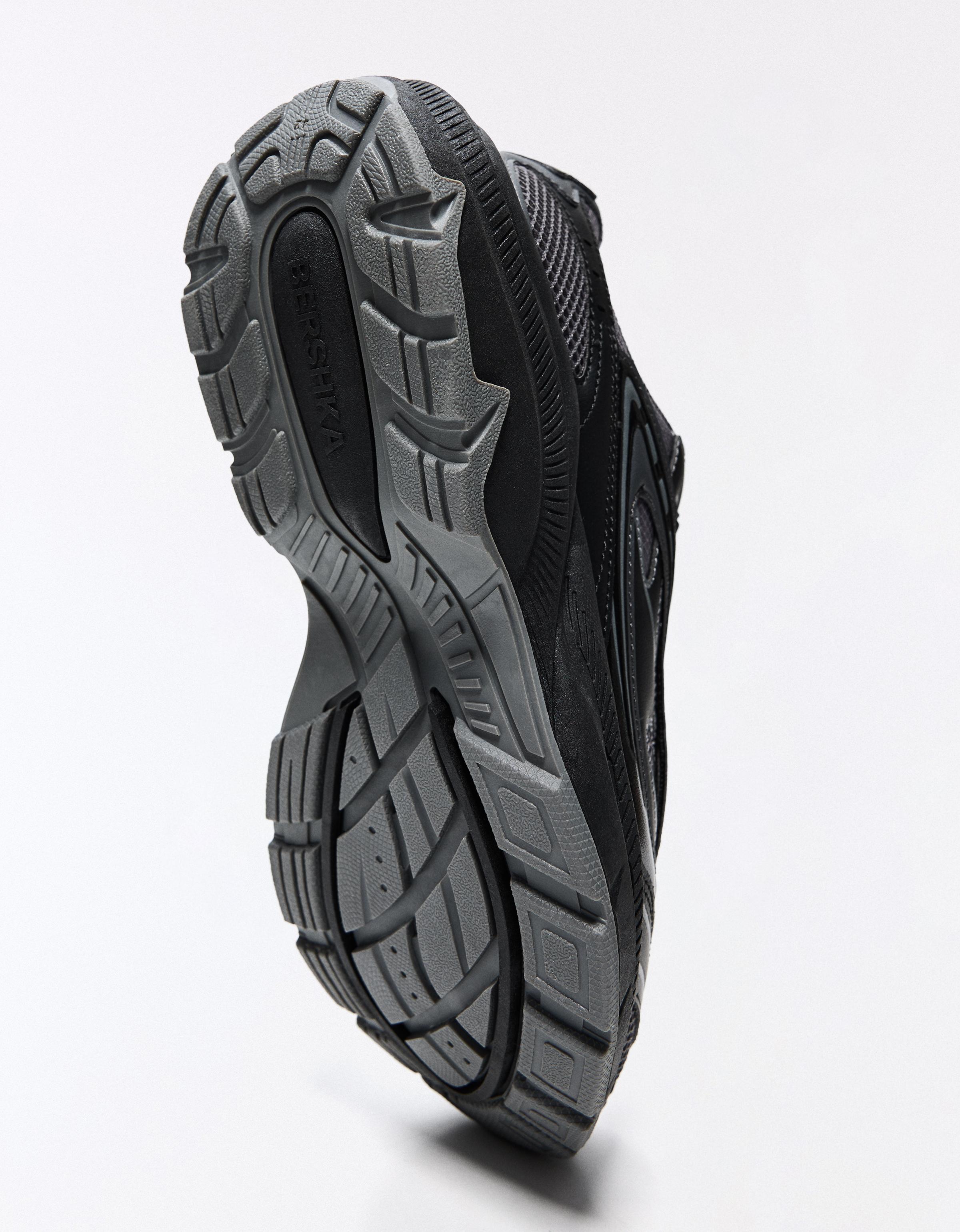 Chunky sole trainers — BLACK