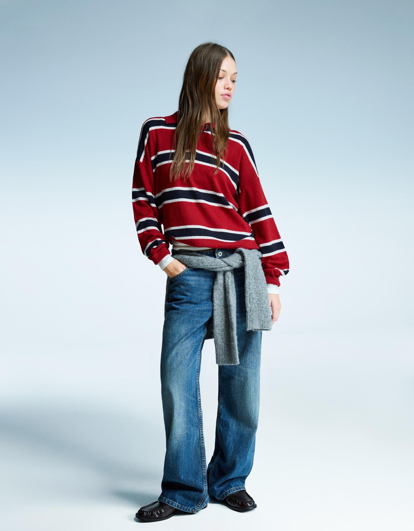 Bershka sweter z kołnierzykiem polo czerwony