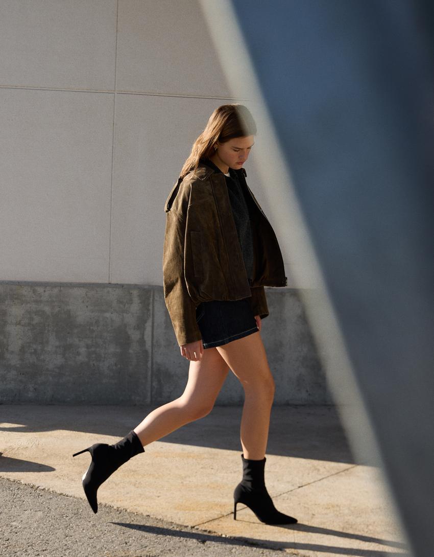 Fitted high-heel ankle boots-BLACK