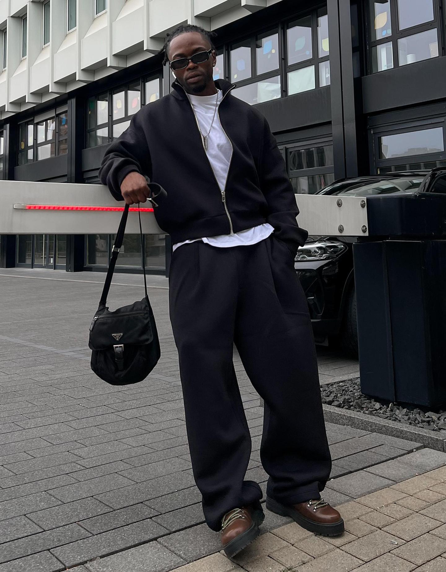 Bershka techniczne spodnie z zakładkami czarny