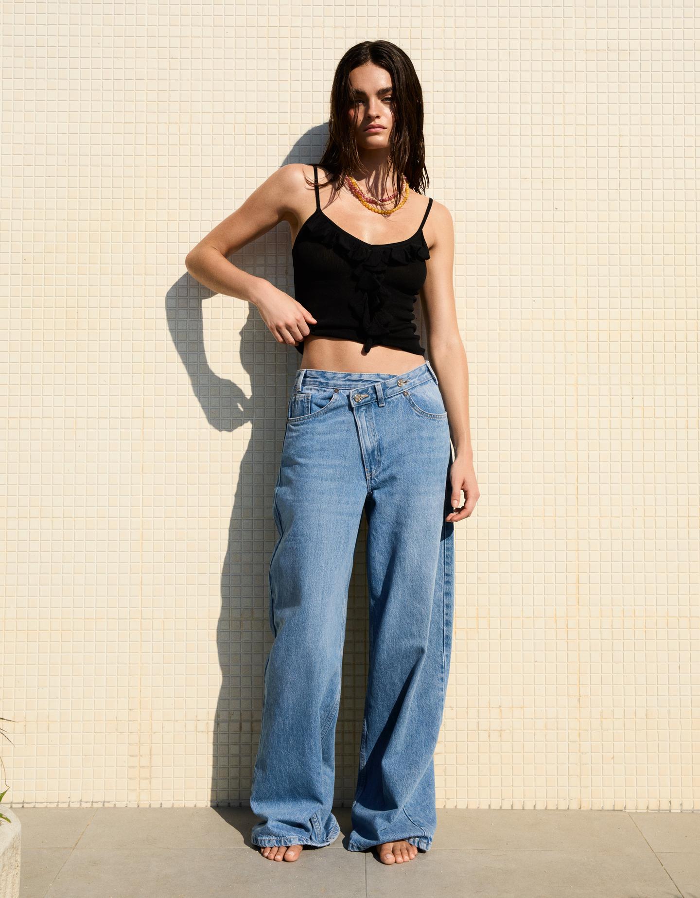 Bershka top na ramiączkach z falbankami czarny