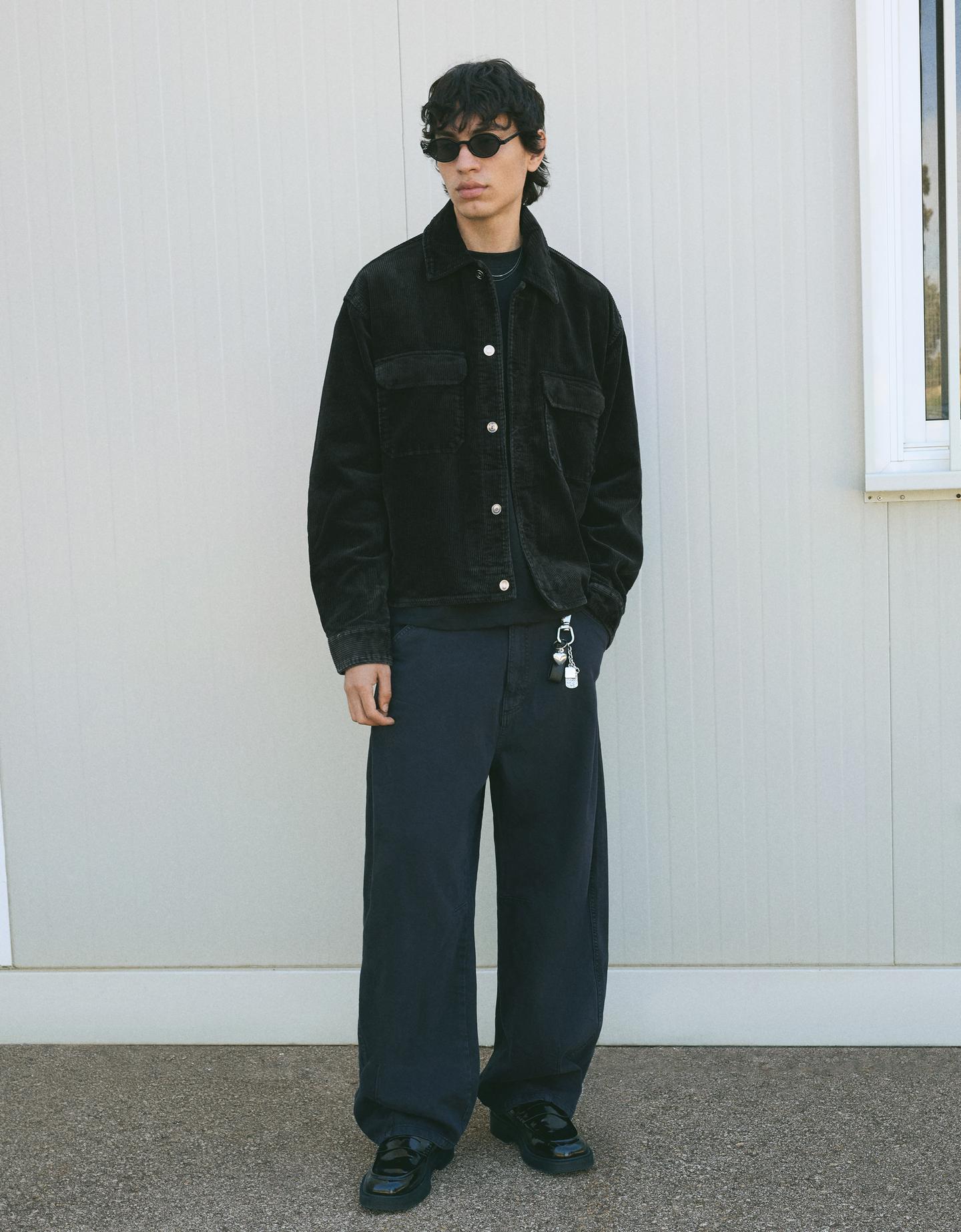 Bershka kurtka sztruksowa boxy czarny