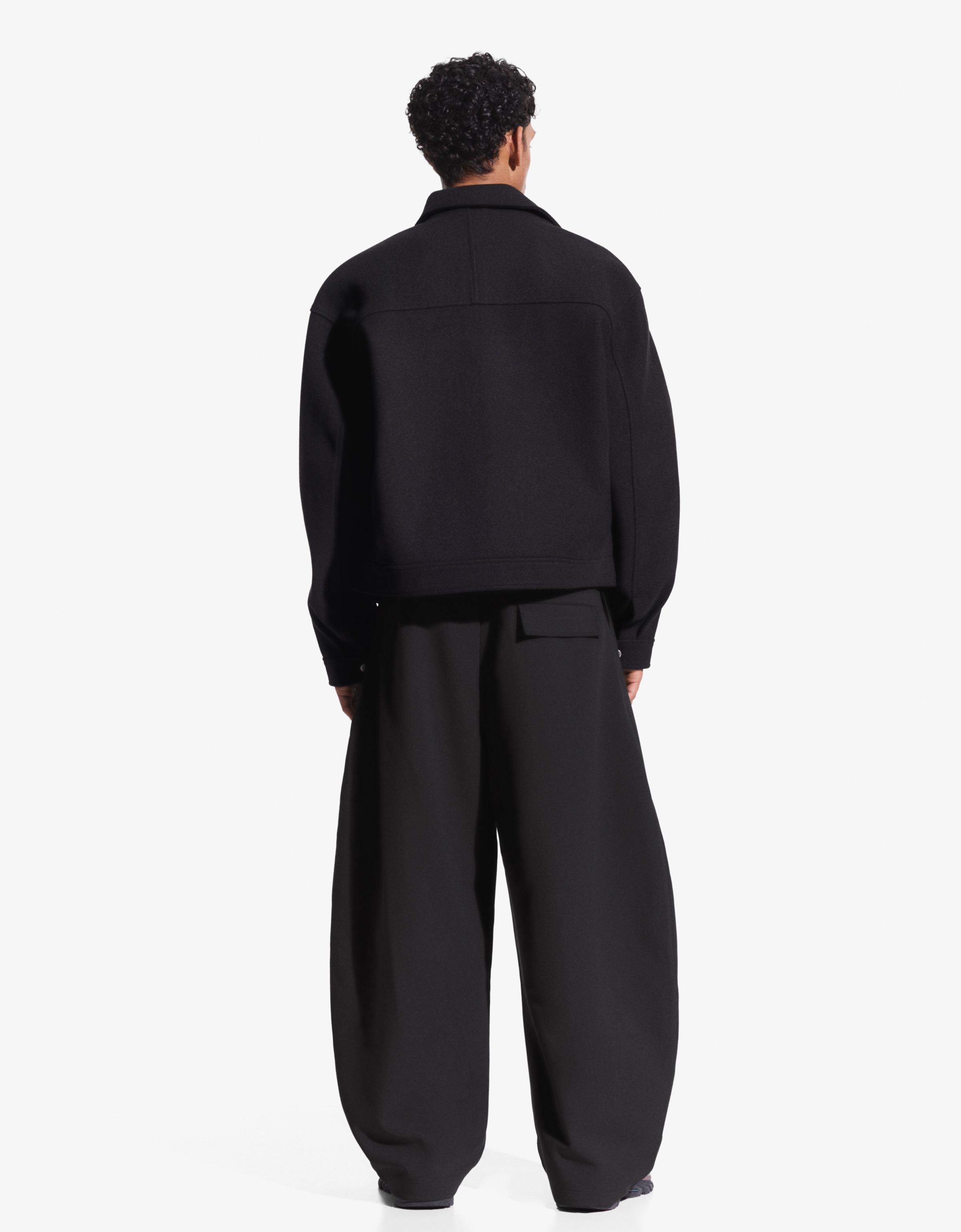 Barrel-leg tailored fit trousers with belt — Black