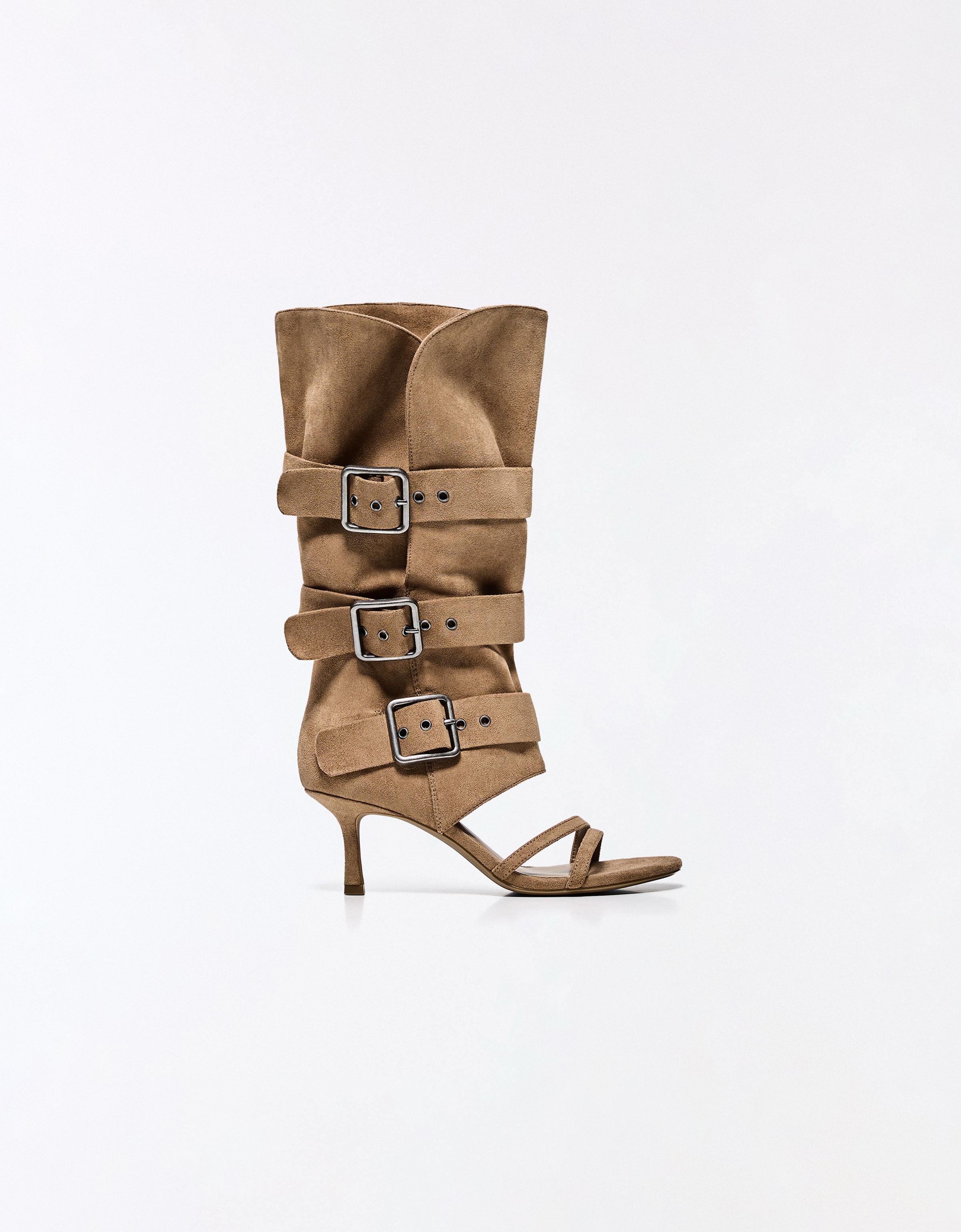 Heeled trousers sandals with buckles — BEIGE