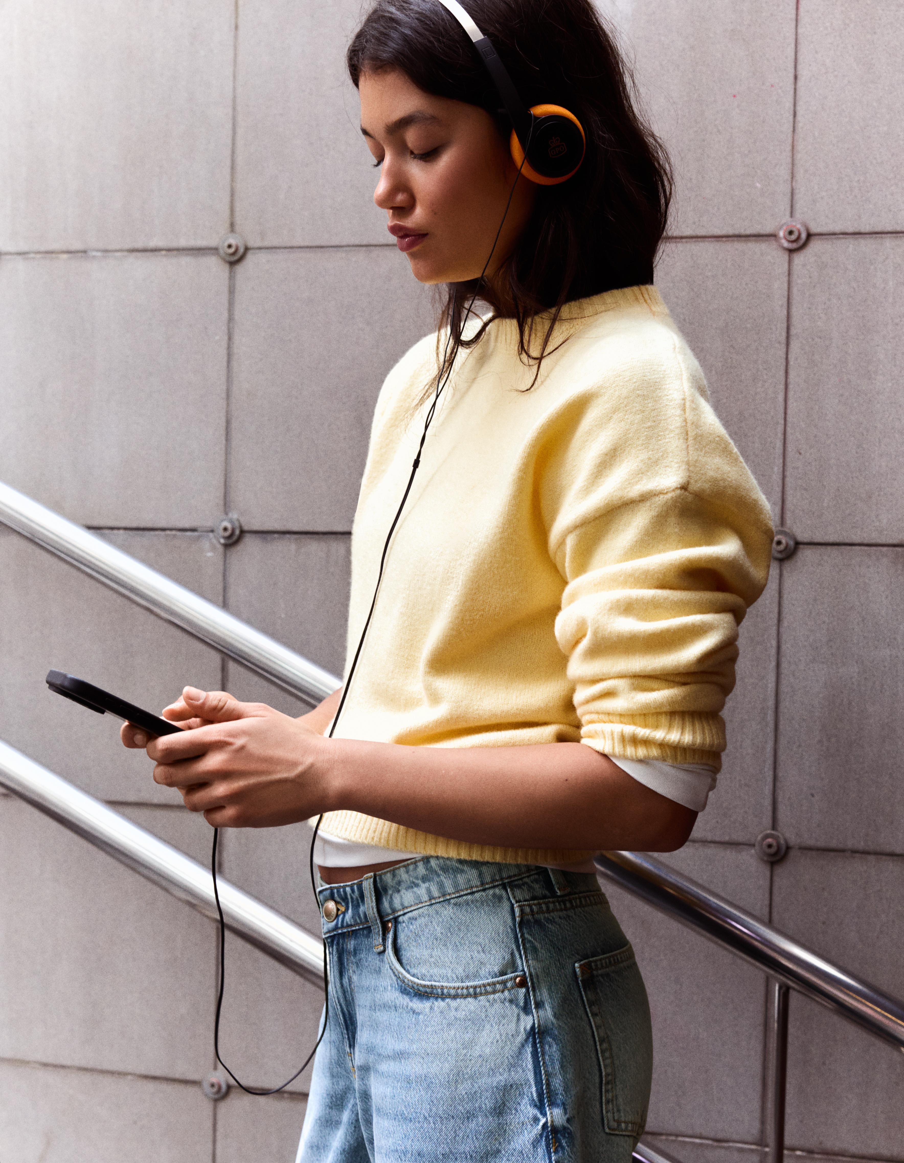 Round neck jumper — Yellow