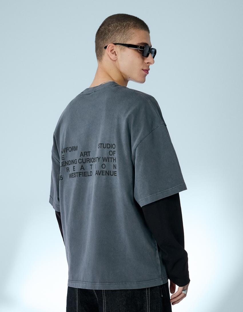 T-Shirt mit doppeltem Ärmel und Print-Grau