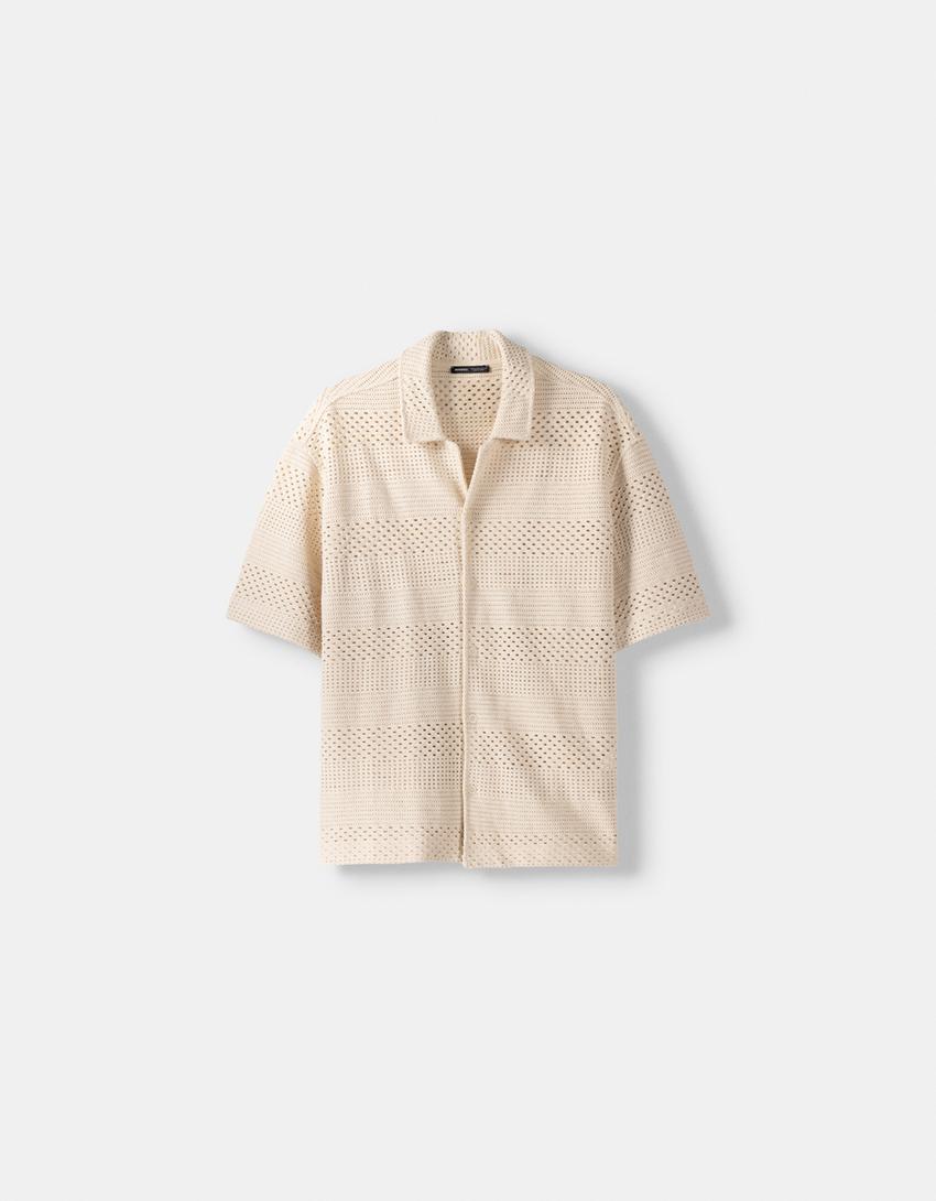 قميص ريفي بقصّة مربعة وأكمام قصيرة وتخريمات-رملي-4