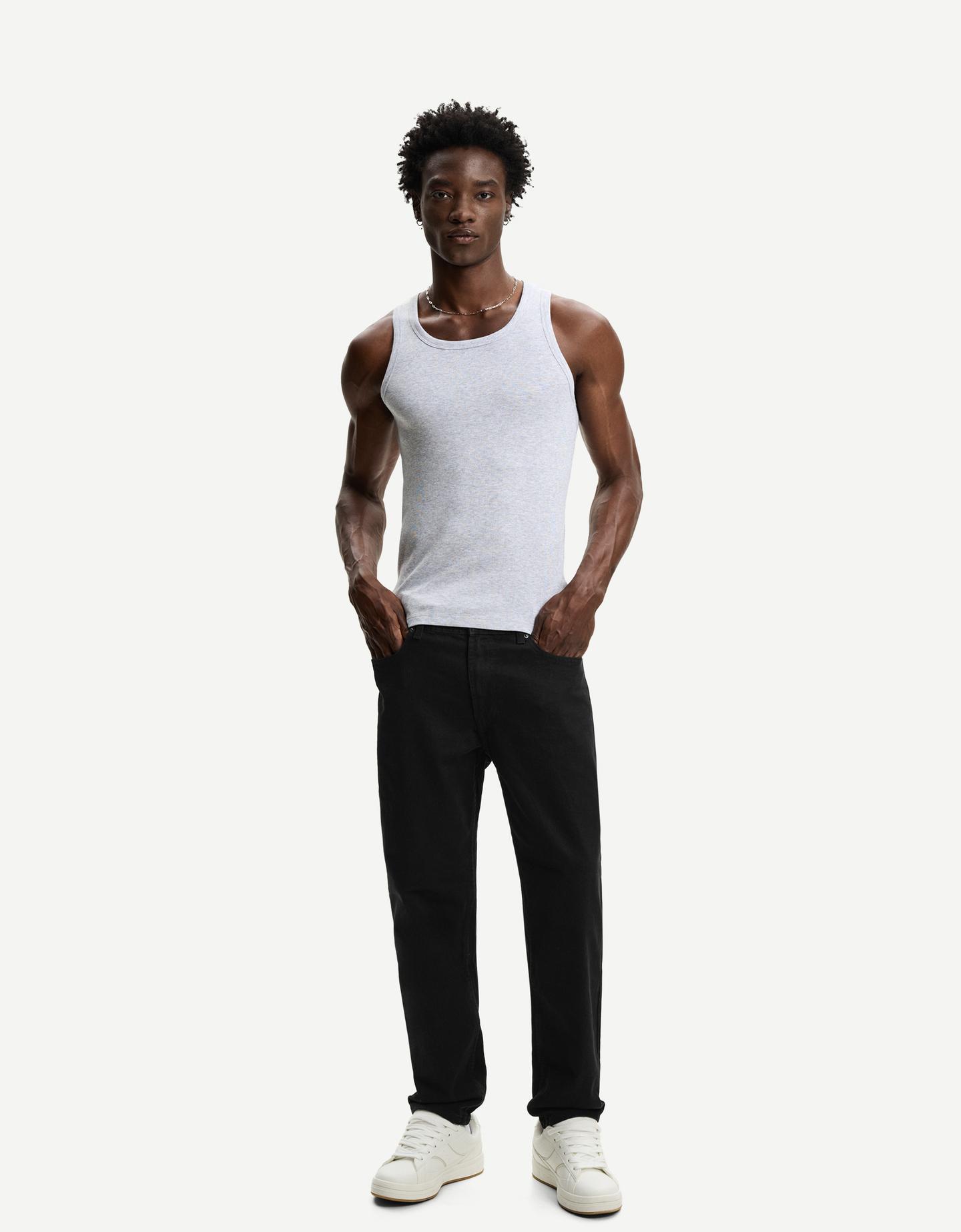 Bershka jeansy o kroju straight czarny