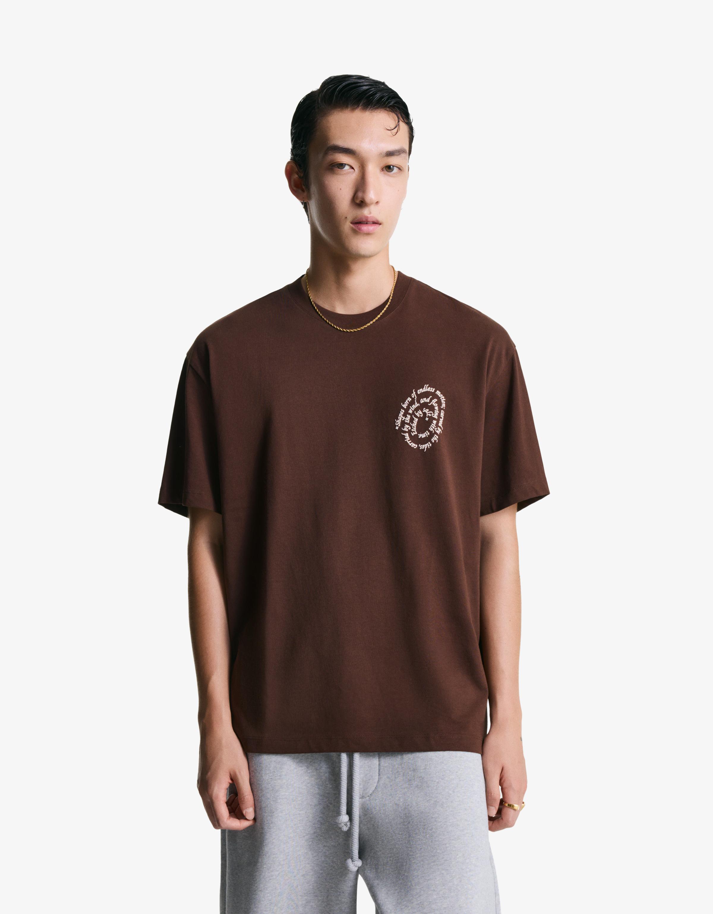 Bershka T-Shirt Mit Print Und Kurzen Ärmeln Herren L Braun