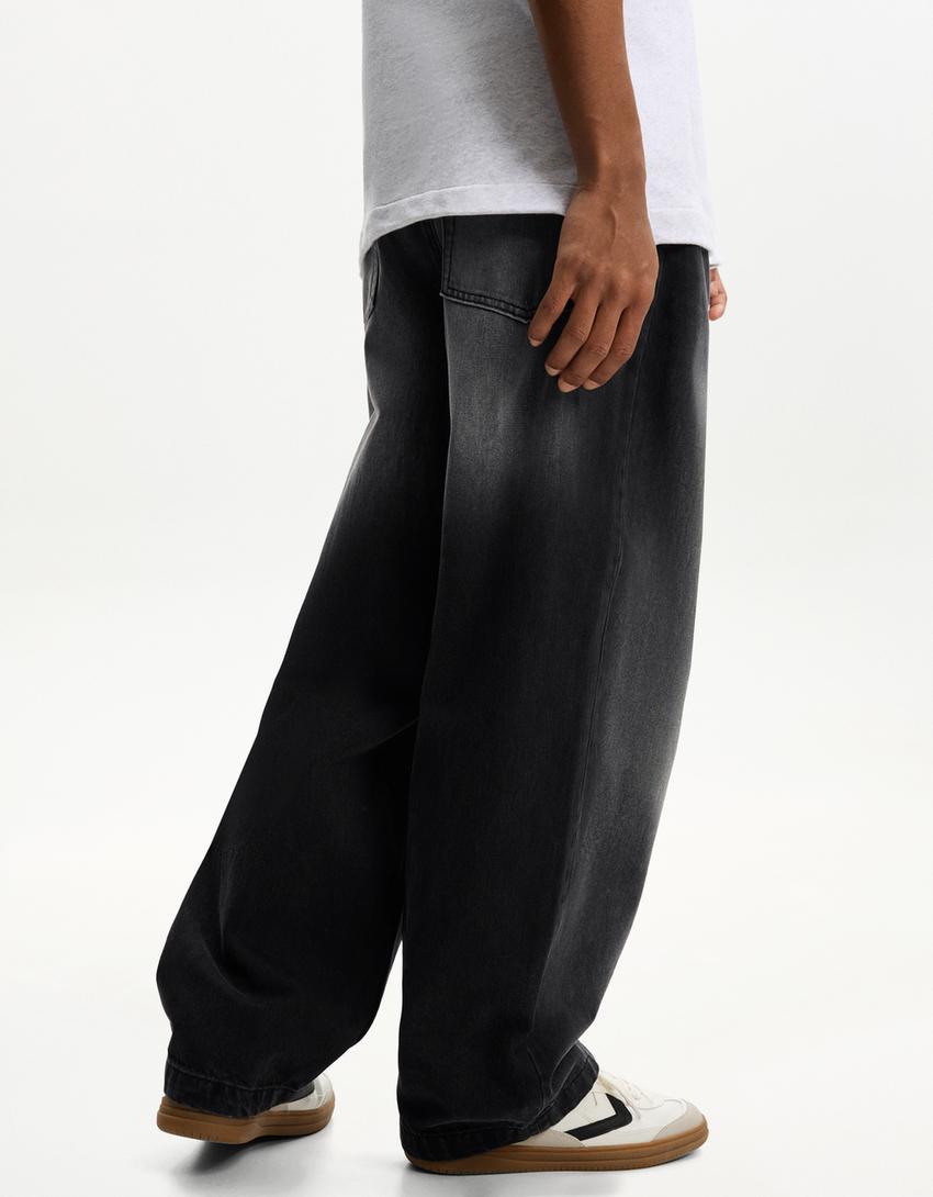 جينز فضفاض سوبر-أسود