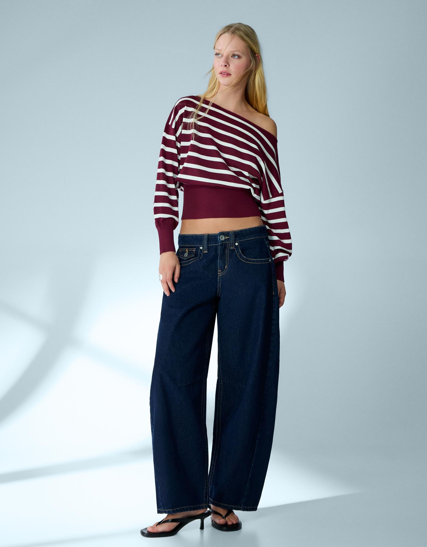 Bershka Maglia Con Scollo Asimmetrico Stampata Donna L Bordeaux