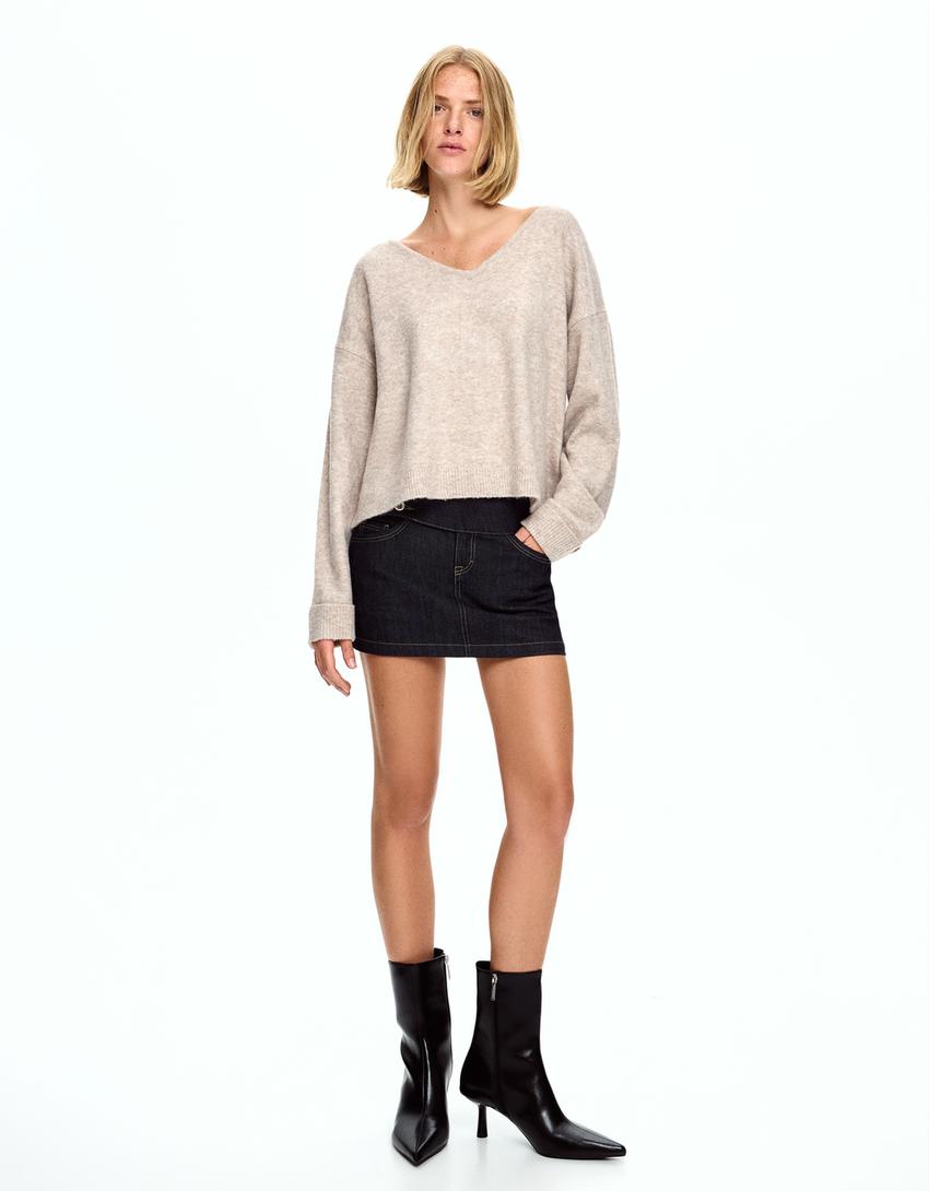 Soft touch V-neck sweater-Sand