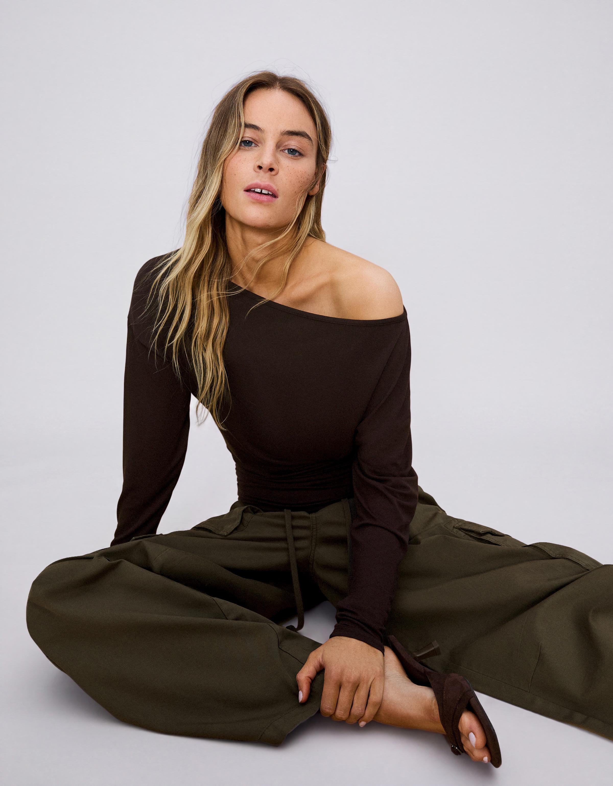 Asymmetric neck long-sleeved T-shirt — Brown