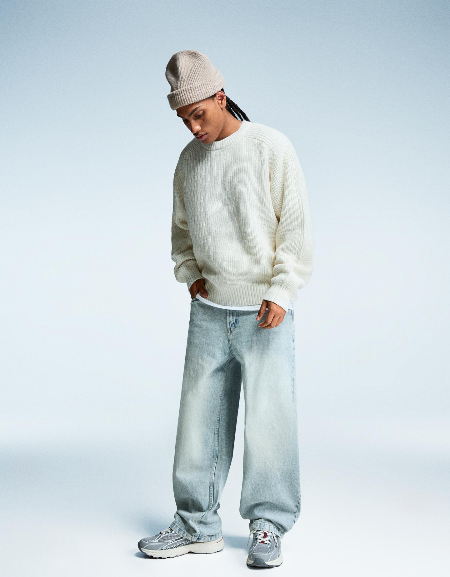 Bershka jeansy o kroju super baggy wyblakły niebieski