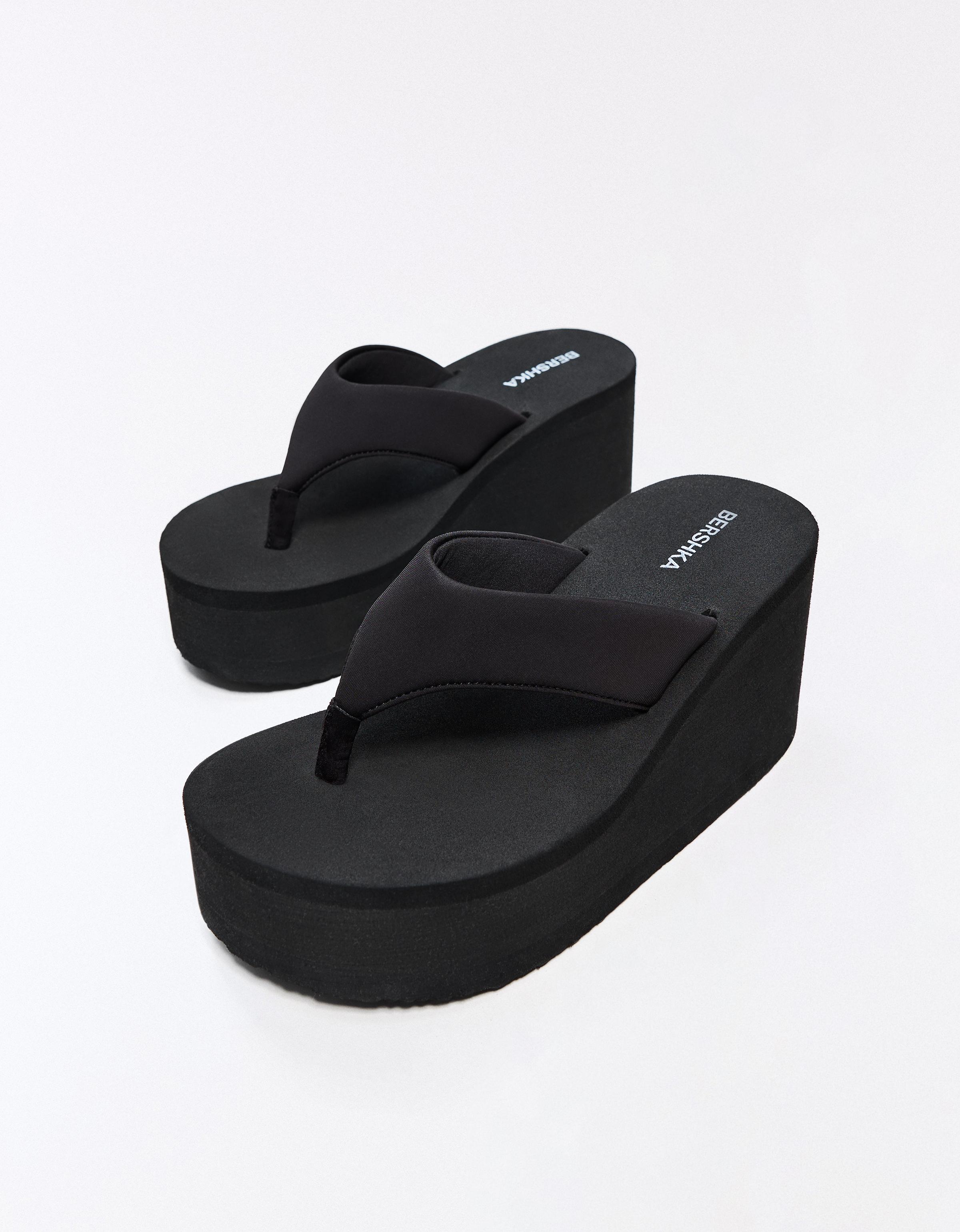 Thong heeled platform sandals — BLACK