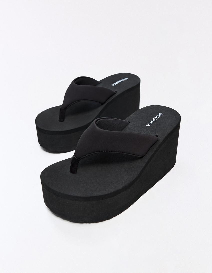 Sandalia tacón thong plataforma-Negro