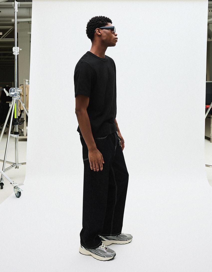 Textured short sleeve T-shirt-Black