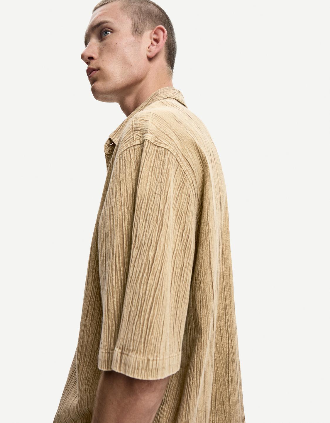 Pleated boxy fit short sleeve shirt