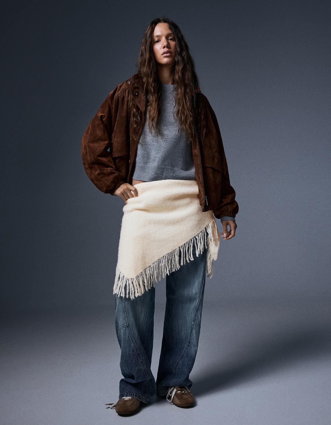 Fringed triangular scarf — Cream