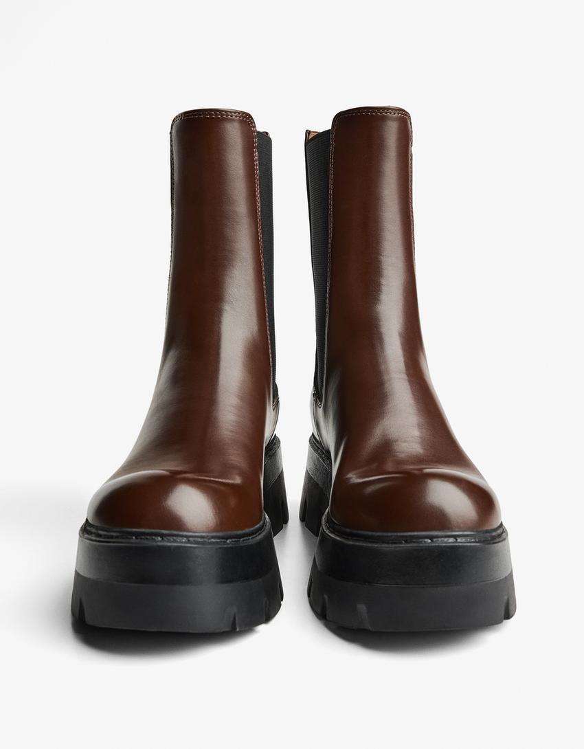 Ankle boots with elastic detail-Brown