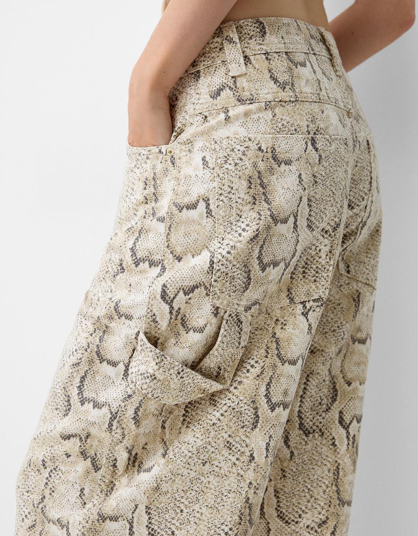 Pantalón carpenter estampado animal-Multicolor-3