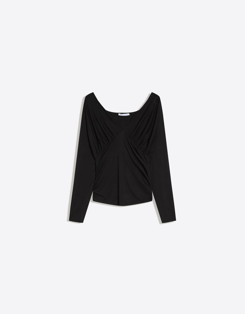 Pikkade varrukatega kroogitud T-särk-Must