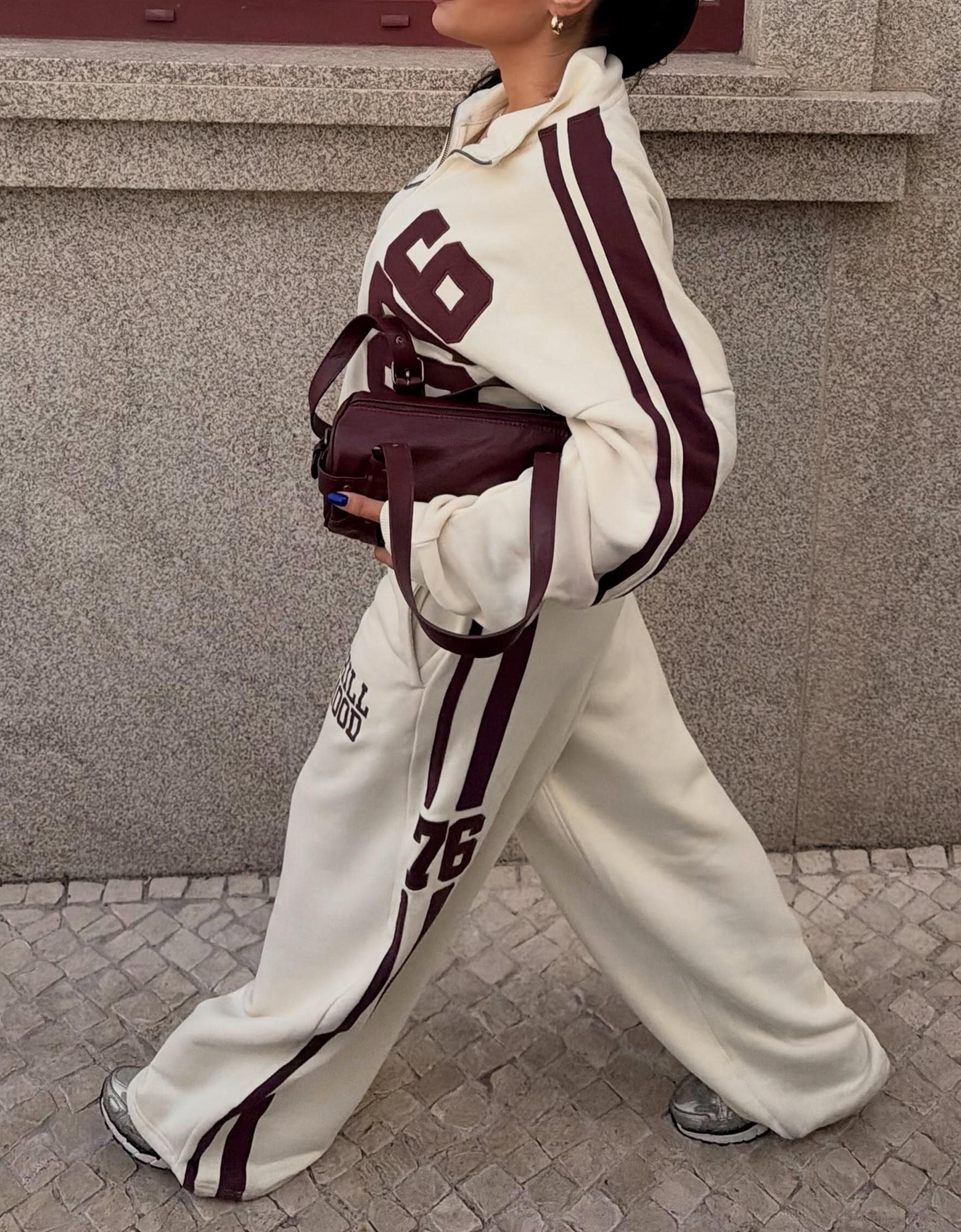 Bershka İşlemeli geniş paça eşofman altı görsel 7