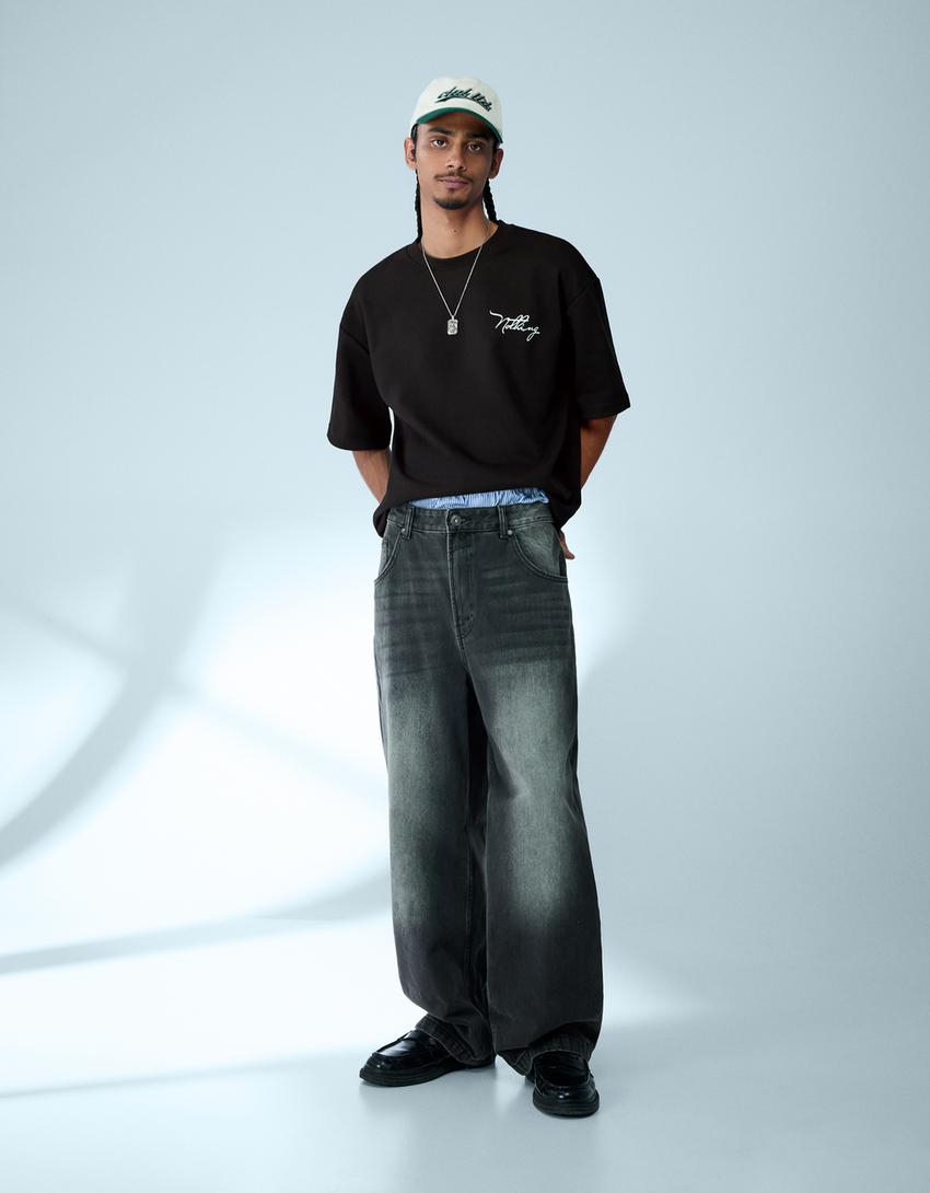 Lühikeste varrukatega mustriline plüüsist T-särk-Must