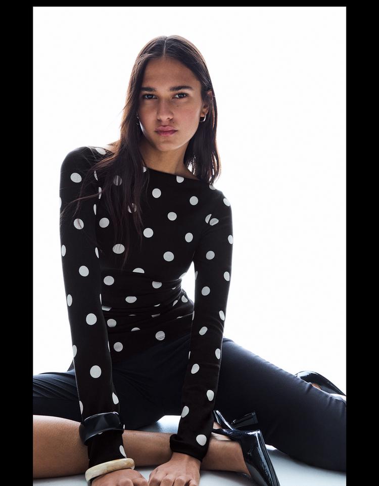 Long sleeve asymmetric T-shirt