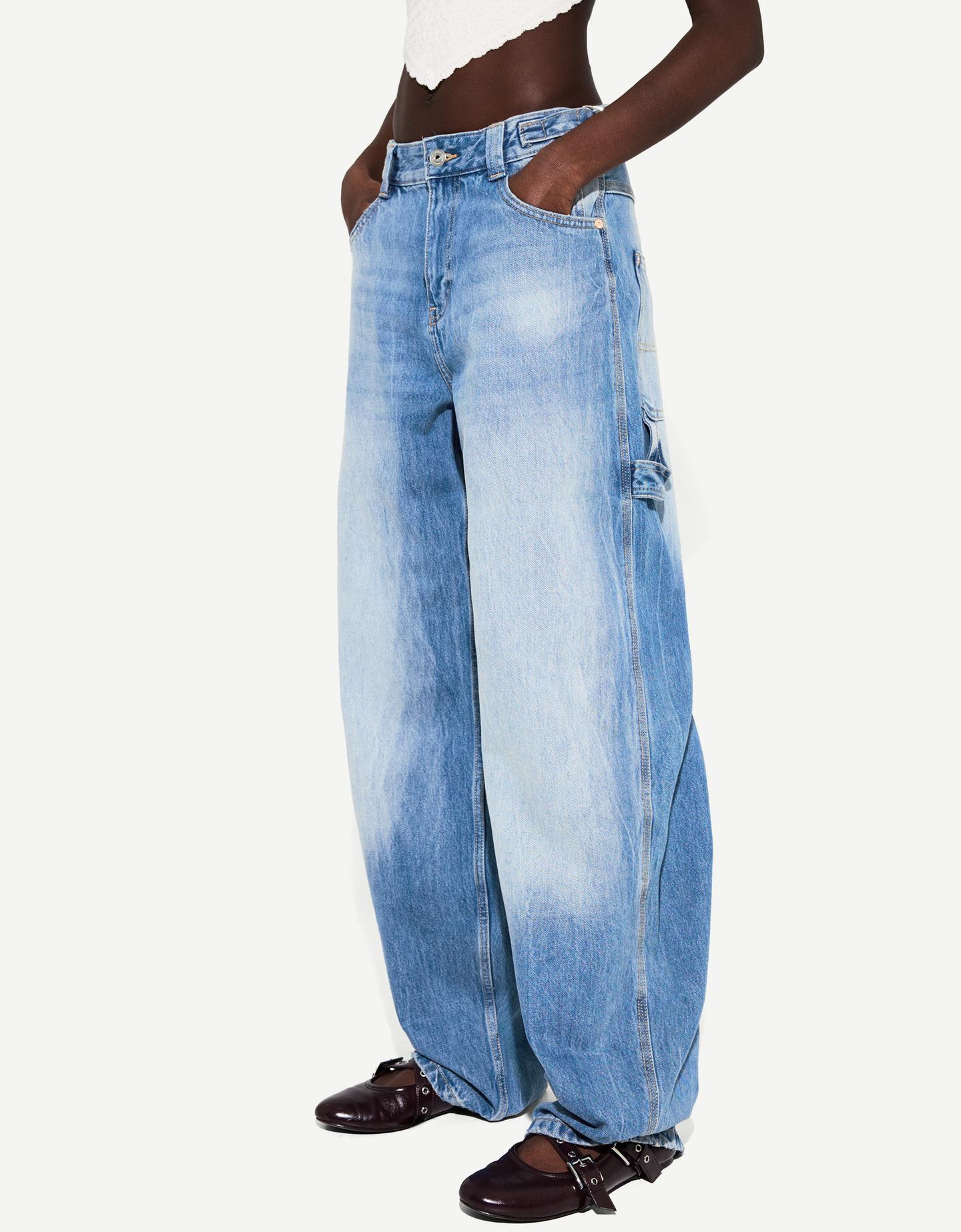 Bershka Regulowane Jeansy Balloon Fit Carpenter Kobieta 44 Wyblakły Niebieski